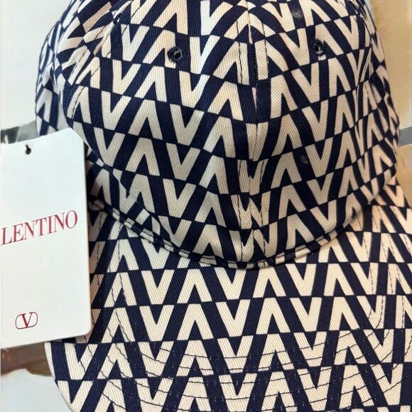 Valentino Garavani & Dust Bag Navy and White Patterned Hat $425 main image 10